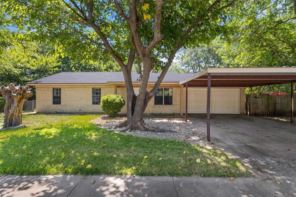 337 Langley Avenue, Everman