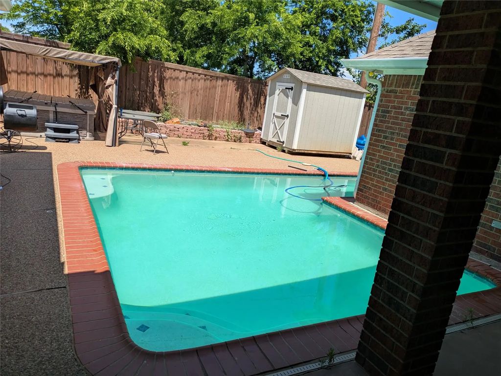 7916 Marsh Court, Fort Worth