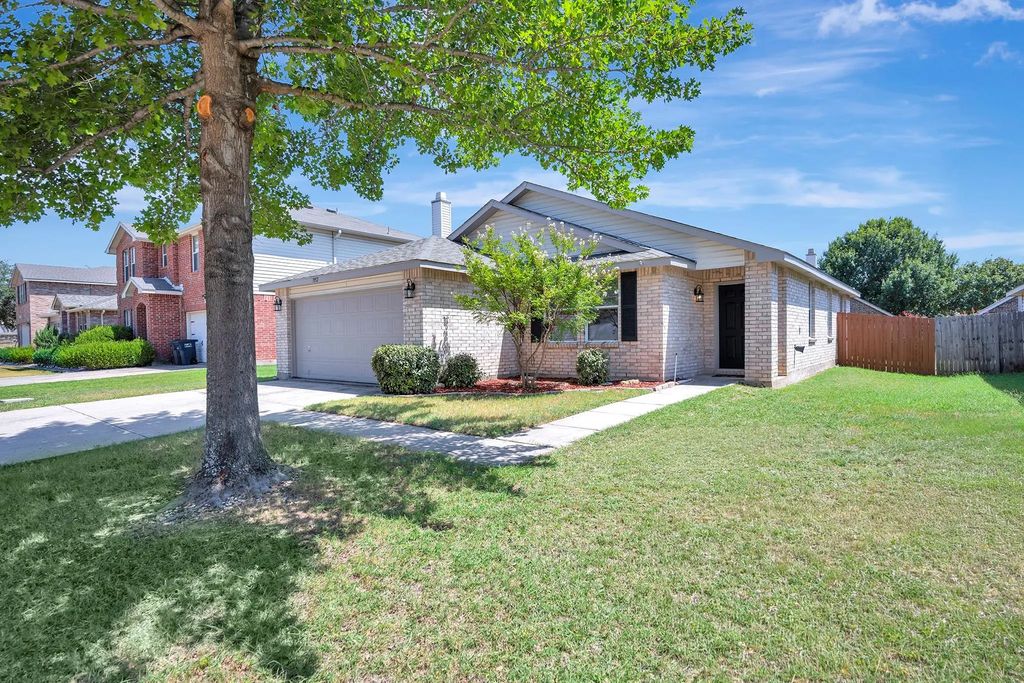 1952 Copper Mountain Drive, Fort Worth