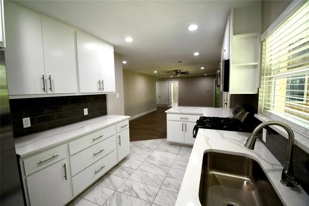 1015 Mitchell Road, Irving