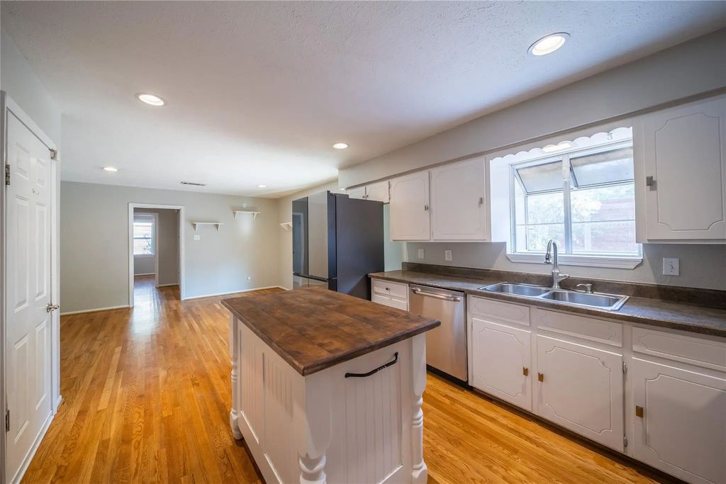 11030 Paddock Circle, Dallas
