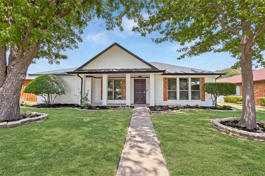 2217 Crystal Creek Lane, Garland