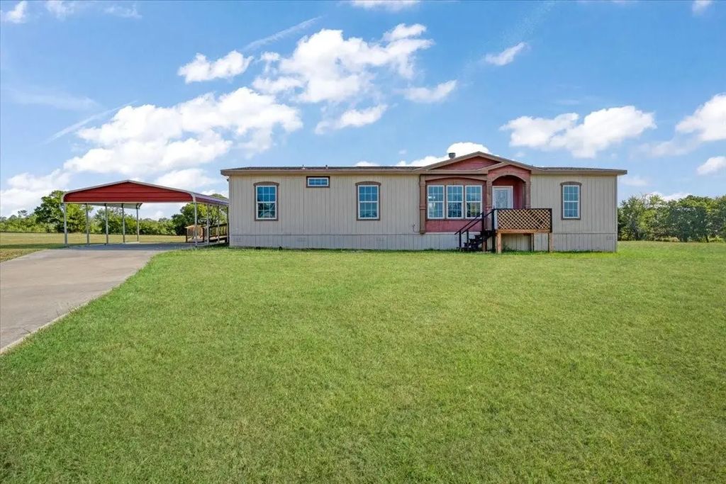 121 Bandana Drive, Southmayd