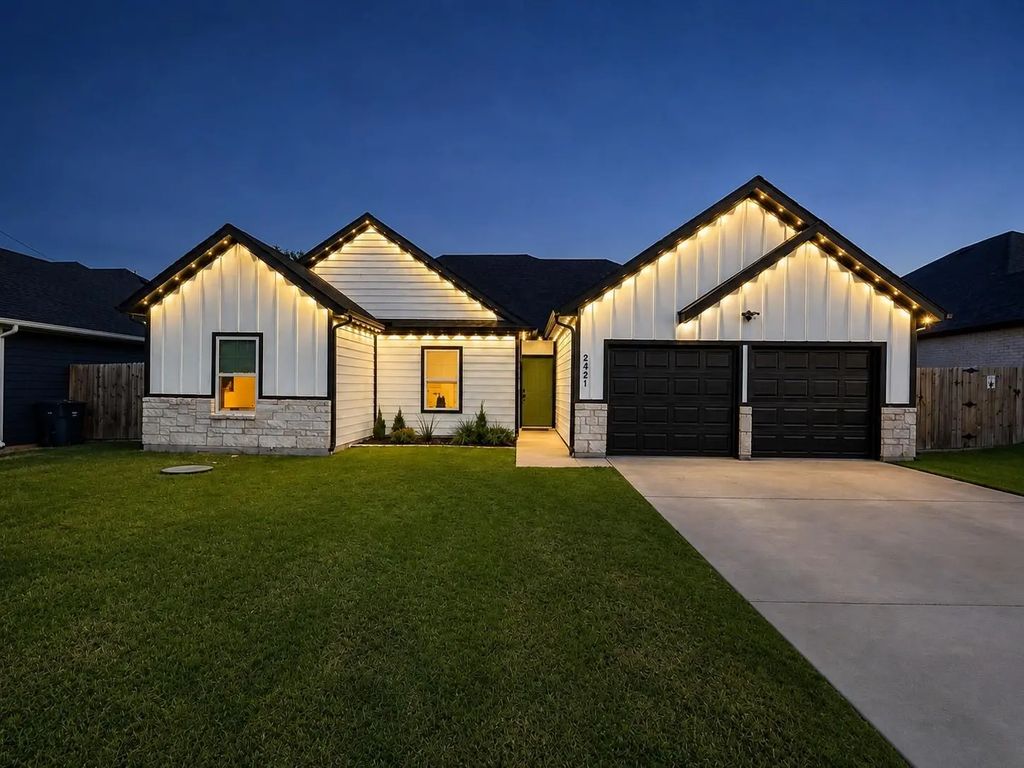 2421 Creek Drive, Granbury