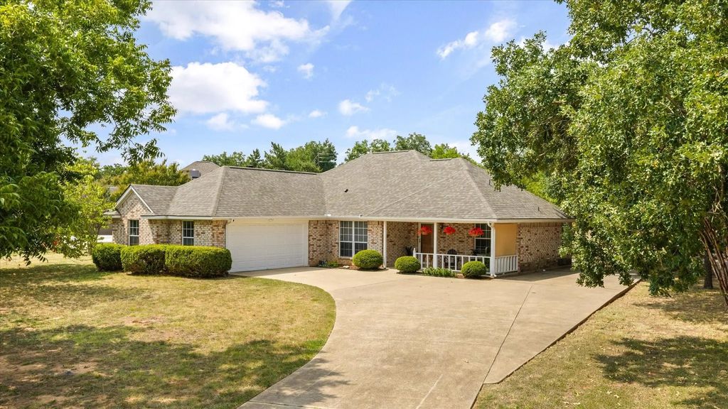 10519 Ravenswood Road, Granbury