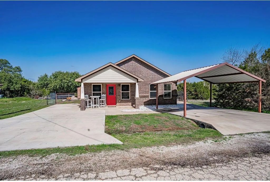 2302 San Saba Court, Granbury