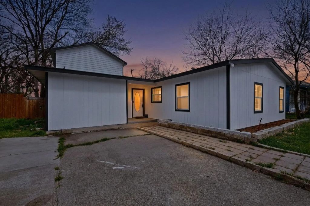 745 Clearwood Drive, Dallas
