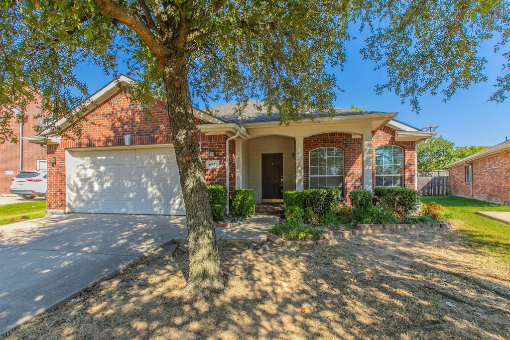 6717 Dream Dust Drive, North Richland Hills