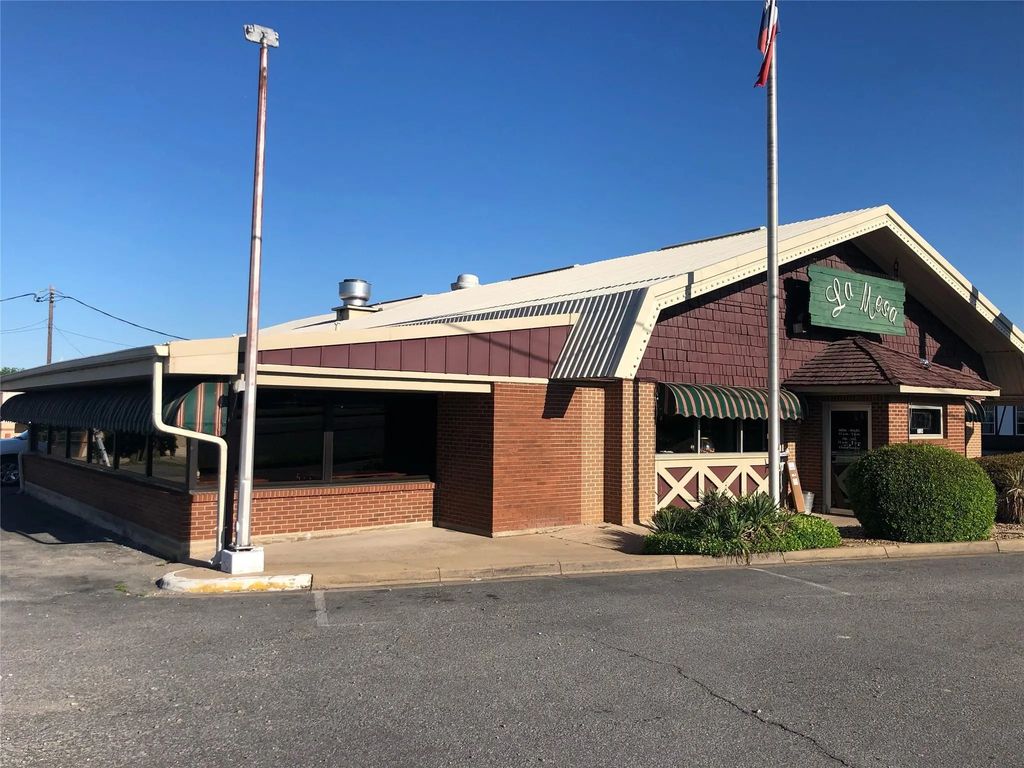 2124 Texoma Parkway, Sherman