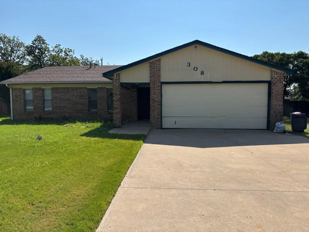 308 Hickorywood Street, Azle