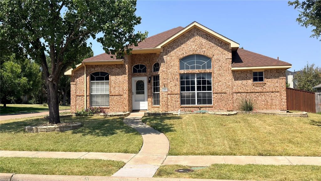 2301 Stratford Drive, Mesquite