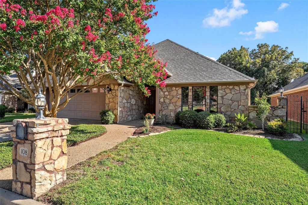 108 Landsborough Drive, Waco