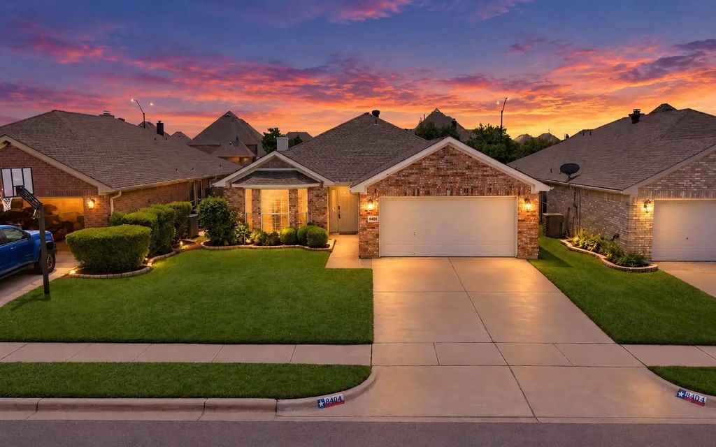 8404 Bowspirit Lane, Fort Worth