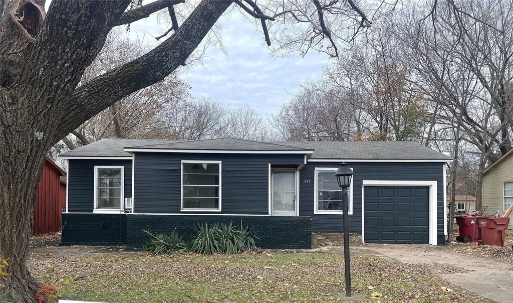 1305 Lynn Street, Bonham