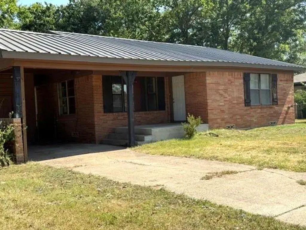 122 Gateway Street, Wills Point