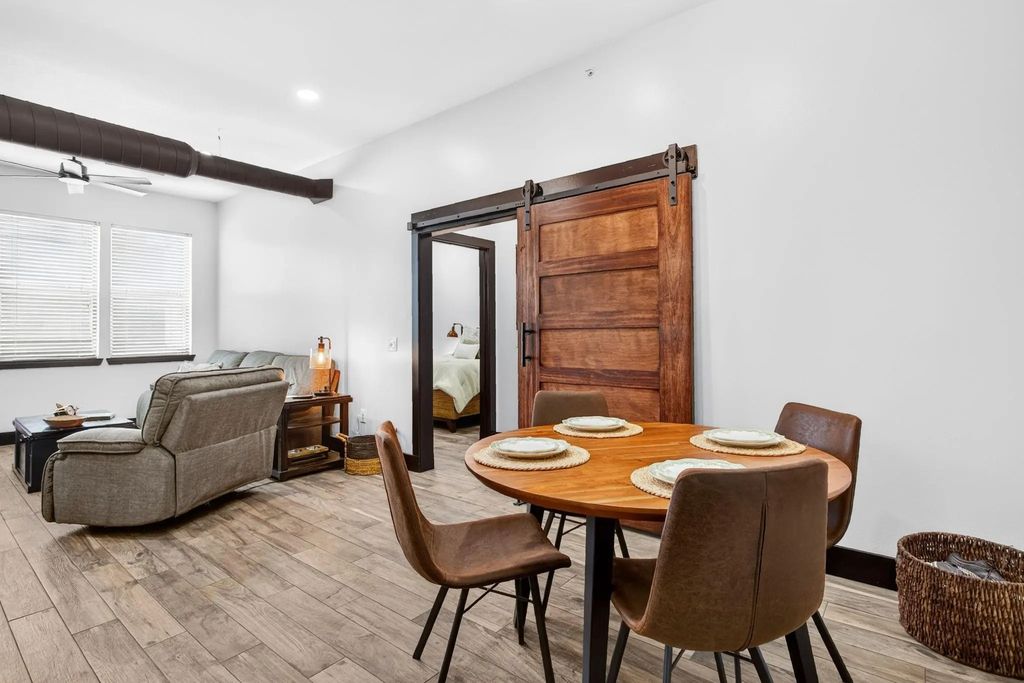 201 W Lancaster Avenue 421, Fort Worth
