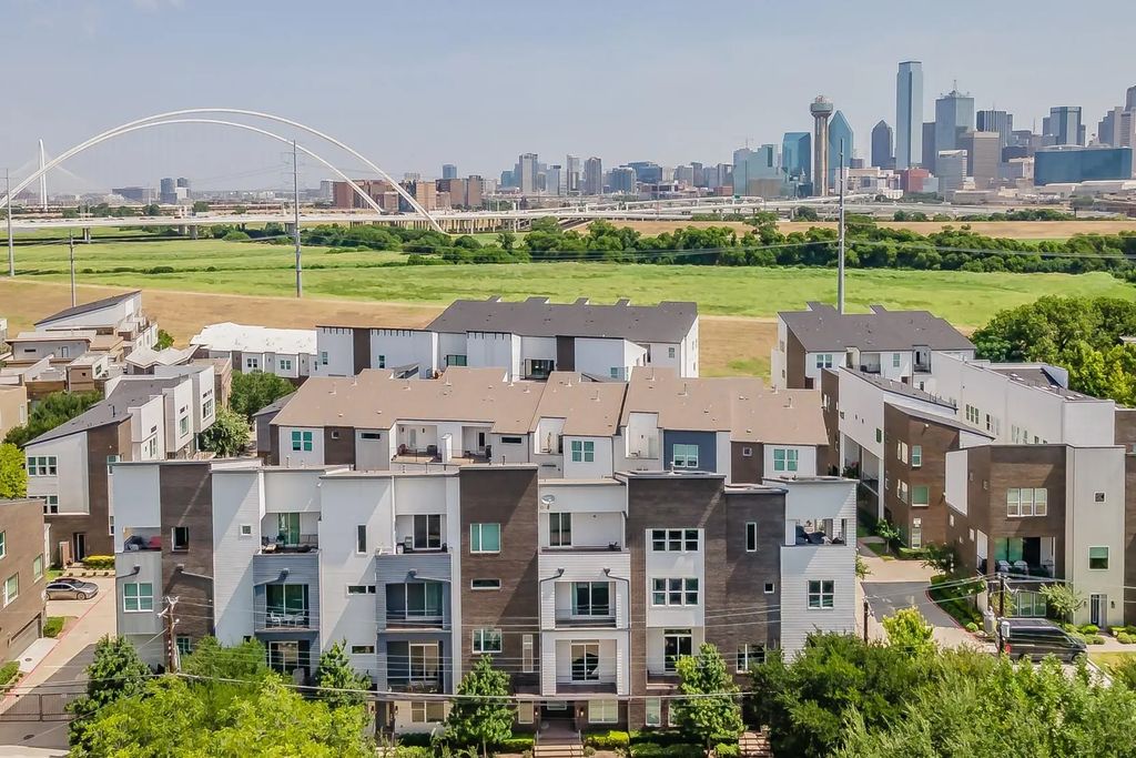 381 E Greenbriar Lane 804, Dallas