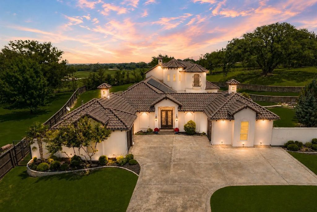 203 Links Court, Aledo