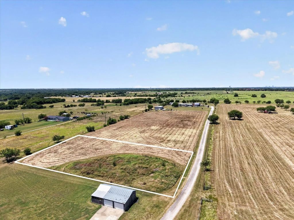 1495 Lone Elm Road B, Waxahachie