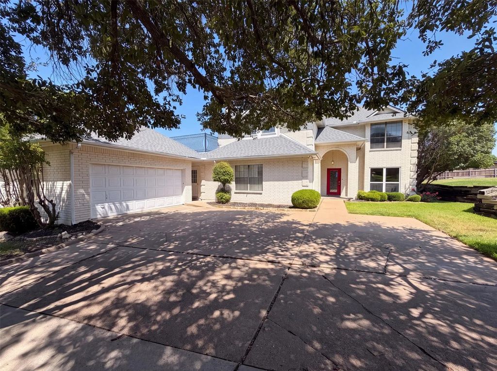7632 Westwind Drive, Fort Worth