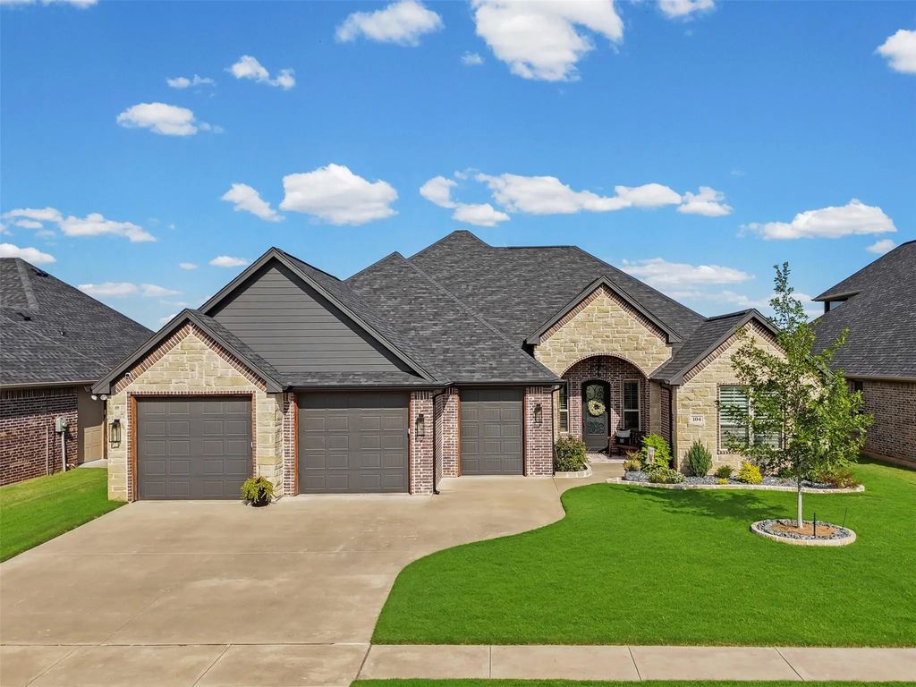 104 Spieth Court, Granbury