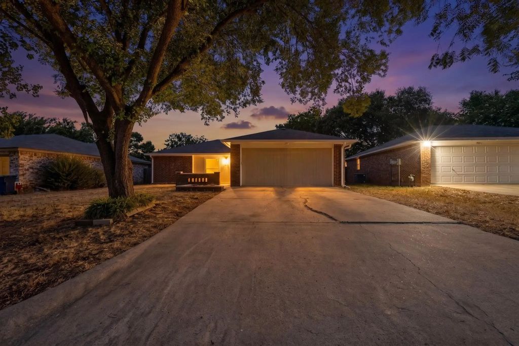 2901 Terry Court, Denton