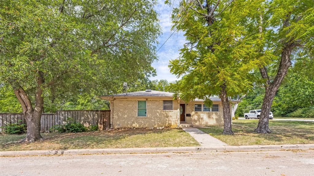 1600 W Hull Street, Denison