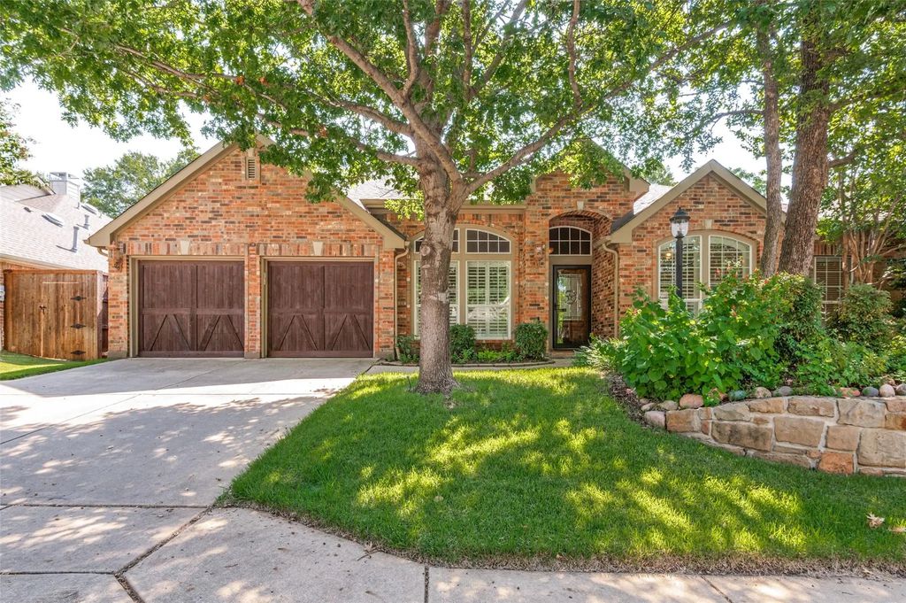 828 Spring Creek Drive, Grapevine