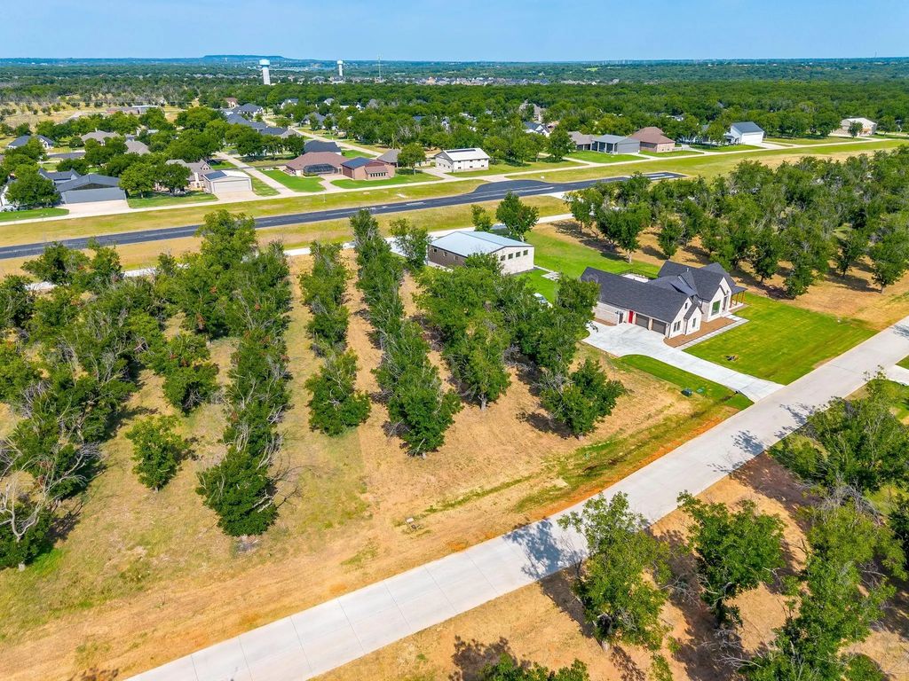 943 E Landings, Granbury