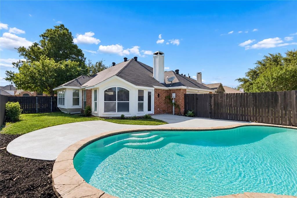 305 Droinwich Circle, Allen