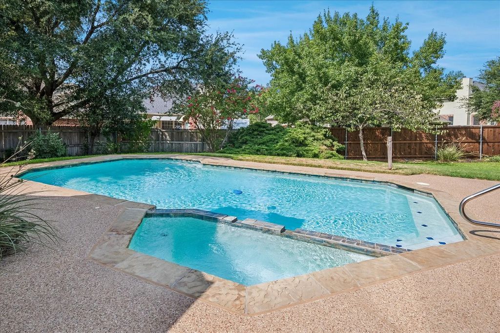 8136 Mount Shasta Circle, Fort Worth