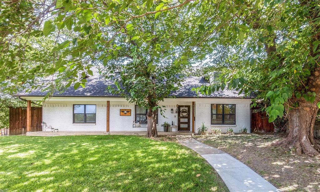 9805 Estate Lane, Dallas