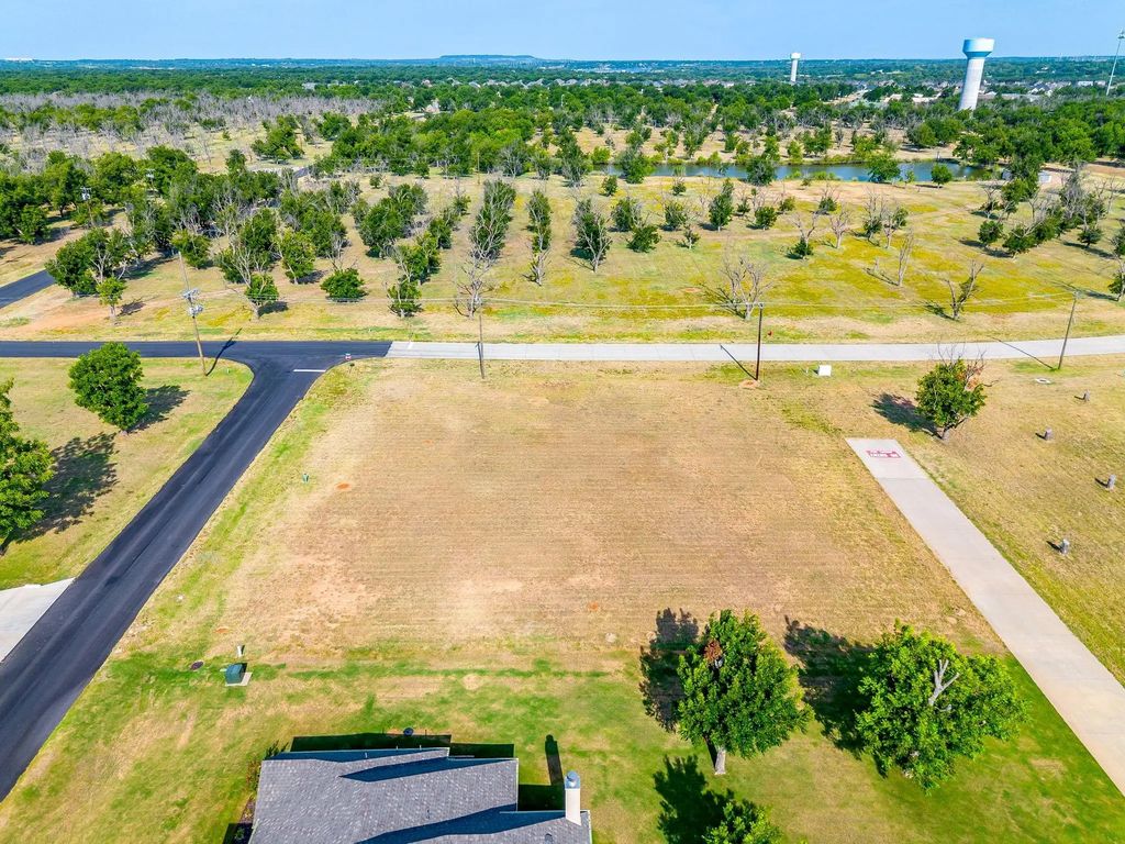 5001 Piper Drive, Granbury