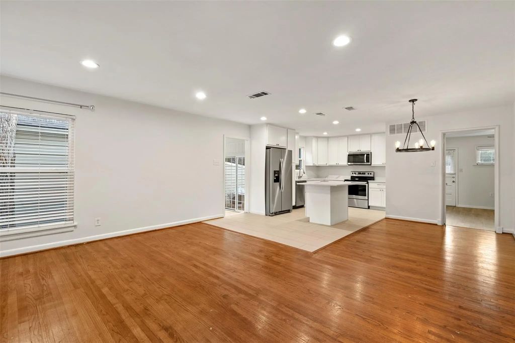 8732 Glencrest Lane, Dallas