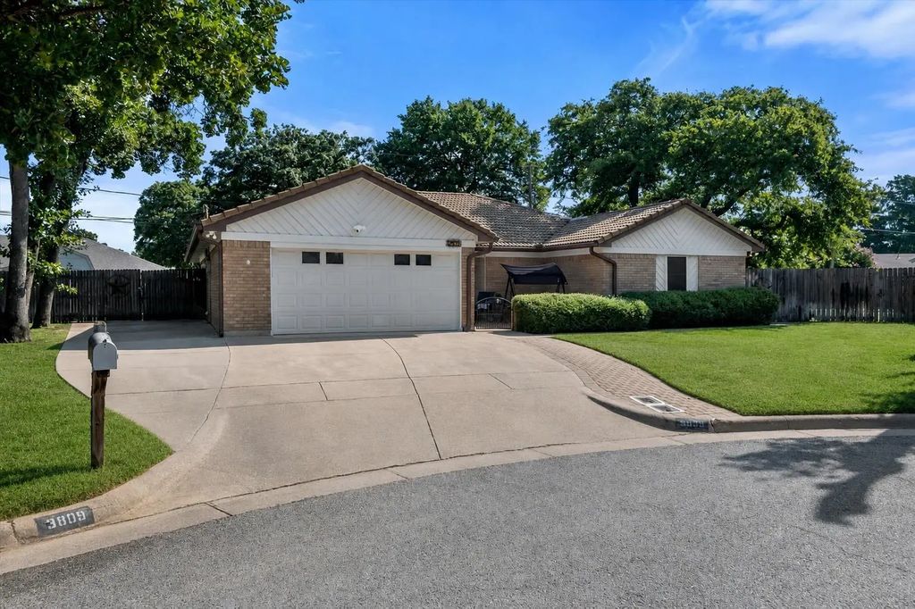 3809 Helmsford Drive, Arlington