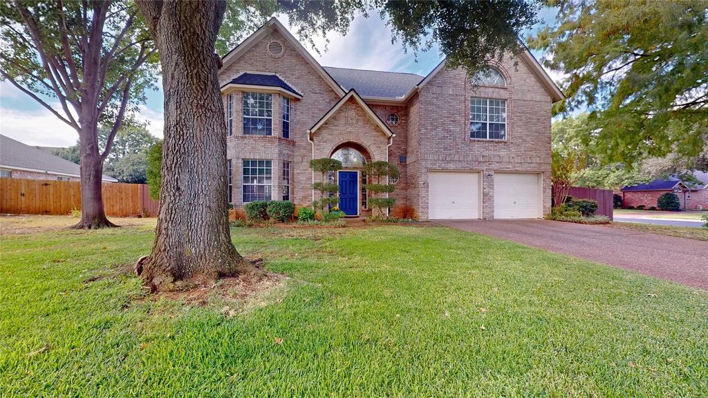 817 Crystal Lane, Hurst