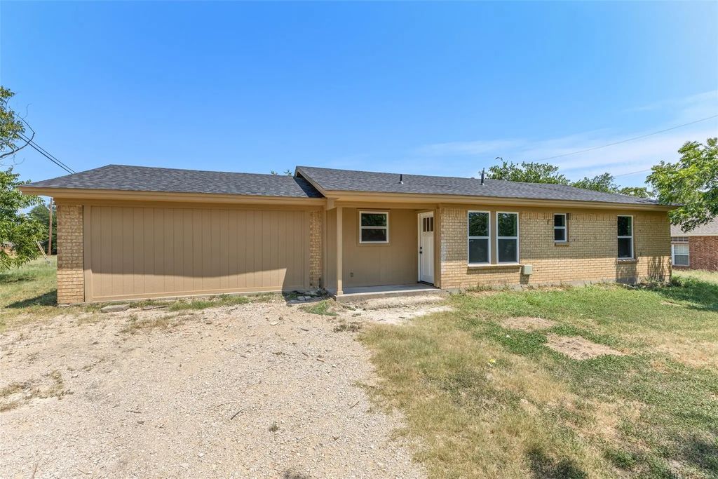 420 Dogwood Street, Springtown