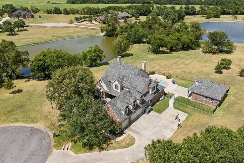 1920 High Point Circle, Celina