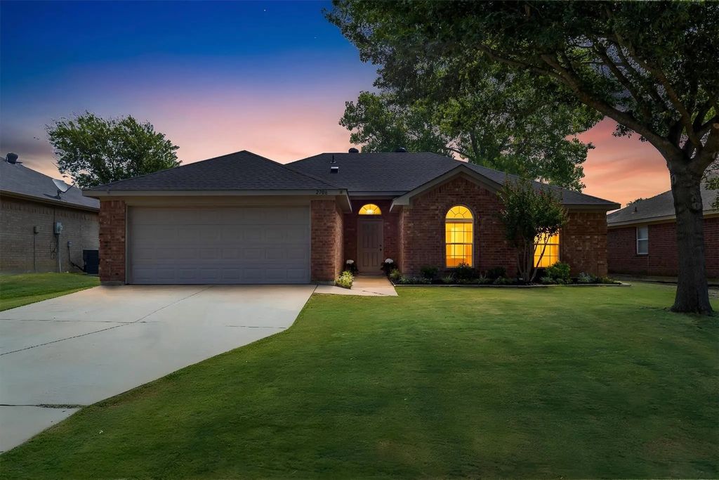 2706 Jennie Wells Drive, Mansfield