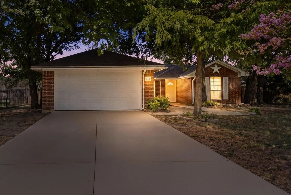 613 N Avenue D, Springtown