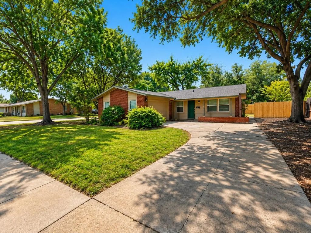901 Melrose Drive, Richardson