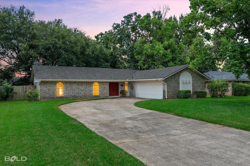 105 Lancashire Drive, Bossier City