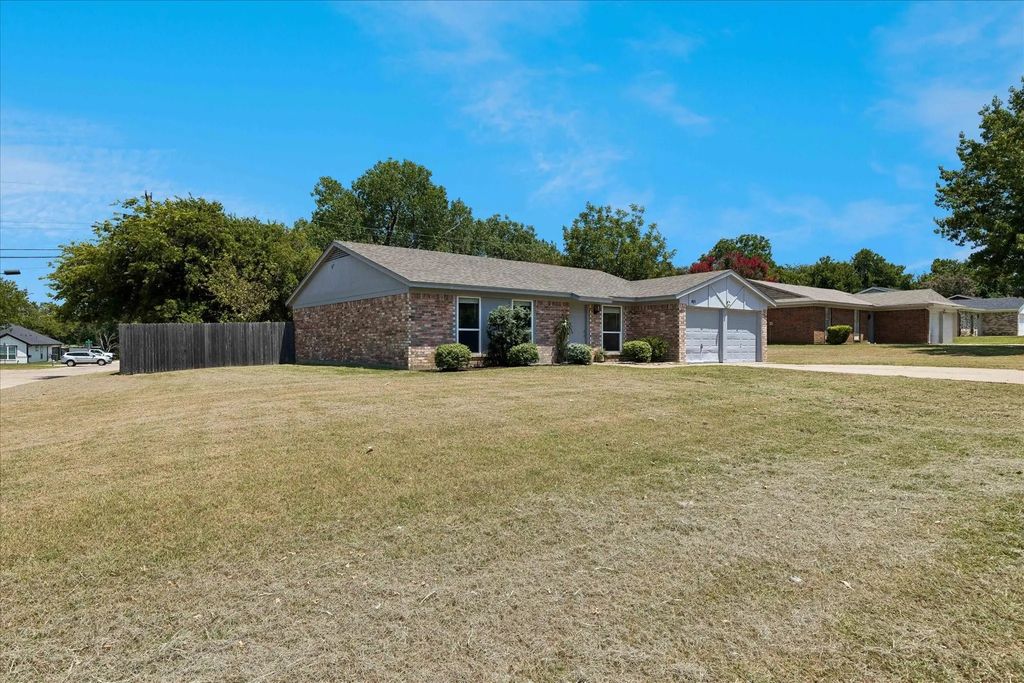 401 S Walnut Creek Drive, Mansfield