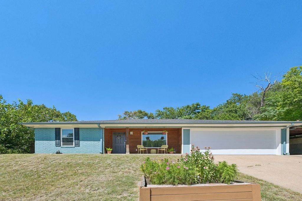 1025 Wedgewood Drive, Woodway