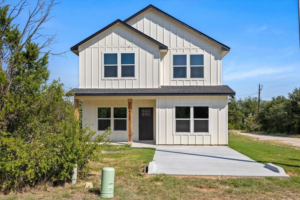 5660 Lone Star Circle, Granbury