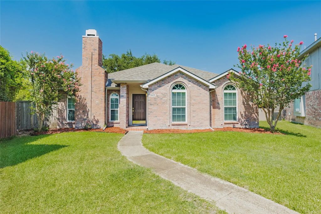 2918 Periwinkle Court, Garland