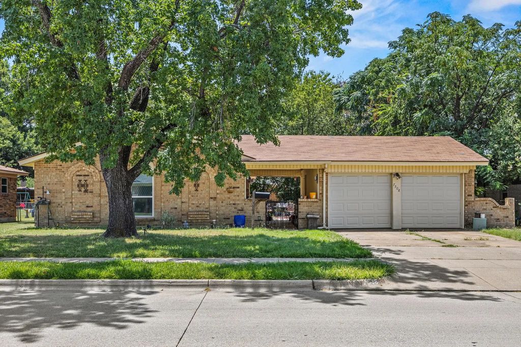7508 Lola Drive, North Richland Hills