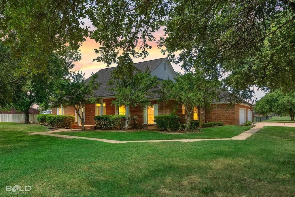 101 Dana Lane, Bossier City