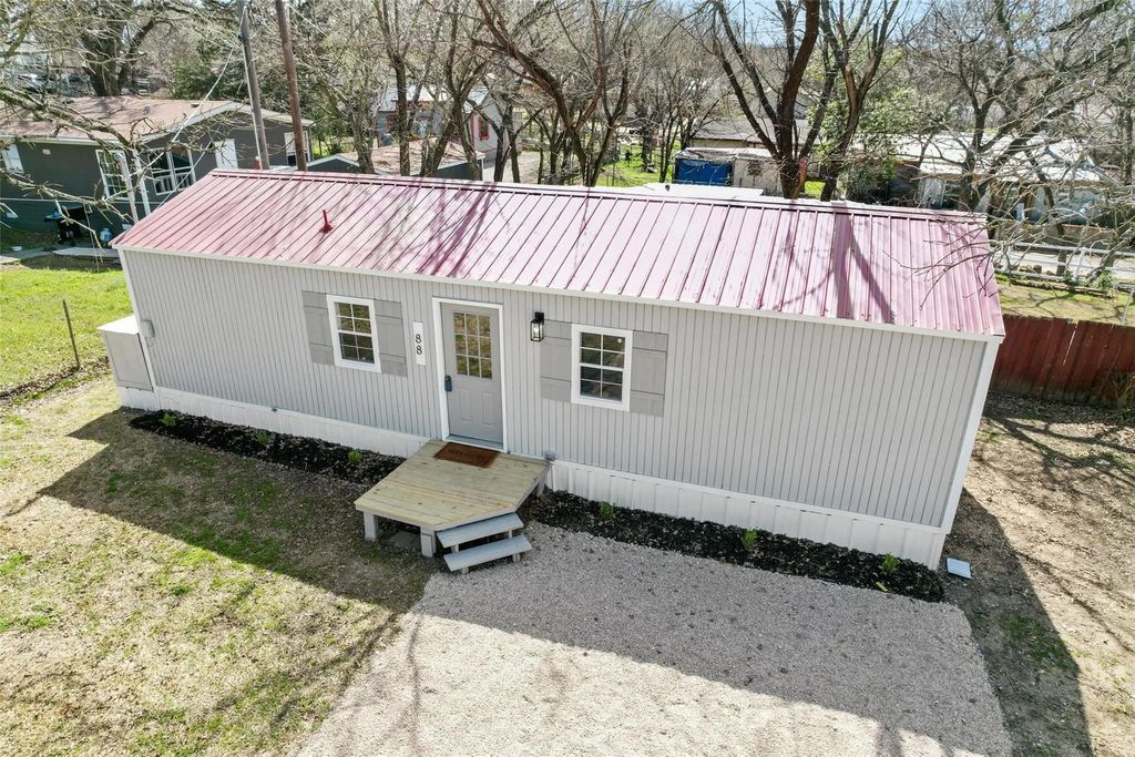 88 Live Oak Street, Alvarado