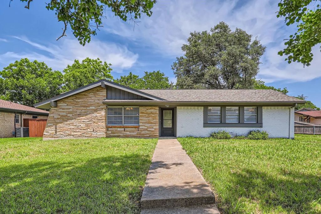 2309 Woodlawn Drive, Ennis